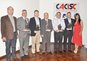 Trofu Mrito Cacisc 2011 reconhece empresas associadas e apoiadores das aes